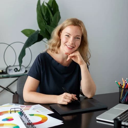 Графический дизайнер + Визуальная идентификация